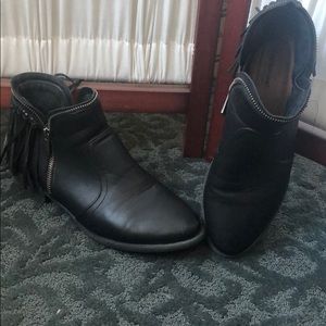 Dollhouse US8.5 shoes- worn once